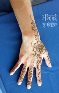 henna_hand_good_placement_flower