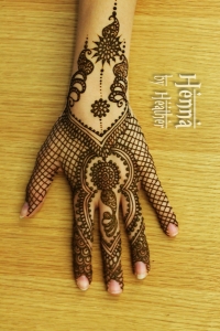 Lace Glove Henna - fishnet effect