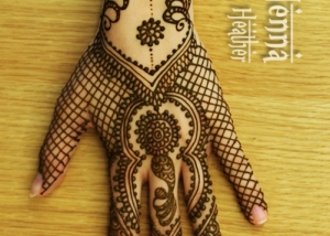 Lace Glove Henna - fishnet effect
