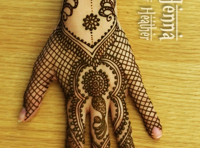 Lace Glove Henna - fishnet effect