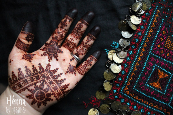 09_mauritanian_henna_design_with_moroccan_embroidery
